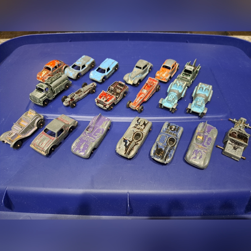 Lot of 19 Vintage Tootsietoy and Midgetoy vehicles